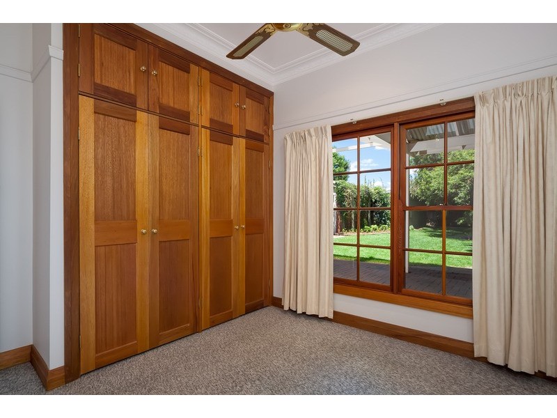 16 Lindsay Street, Turvey Park NSW 2650
