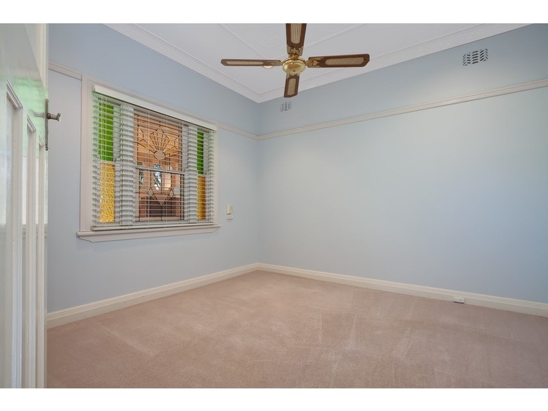 16 Lindsay Street, Turvey Park NSW 2650