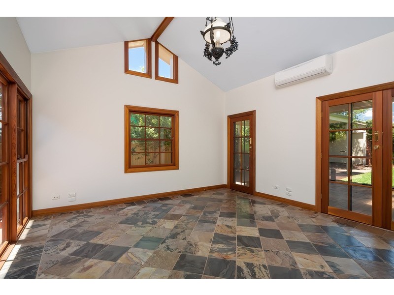 16 Lindsay Street, Turvey Park NSW 2650