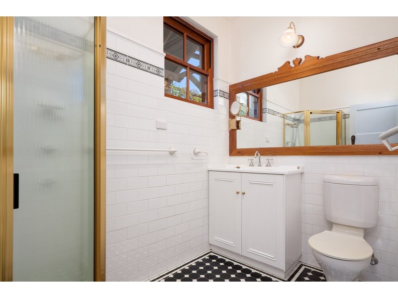 16 Lindsay Street, Turvey Park NSW 2650
