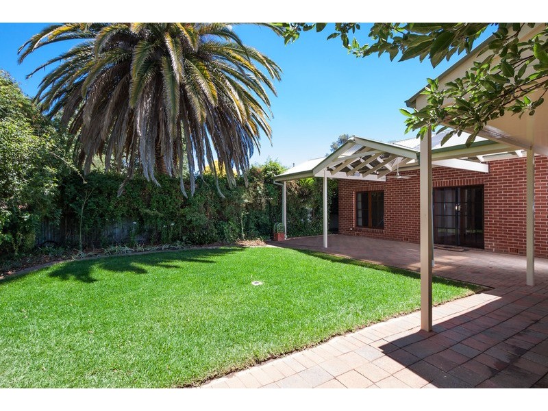 16 Lindsay Street, Turvey Park NSW 2650