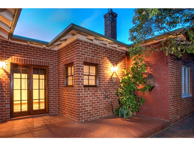 16 Lindsay Street, Turvey Park NSW 2650