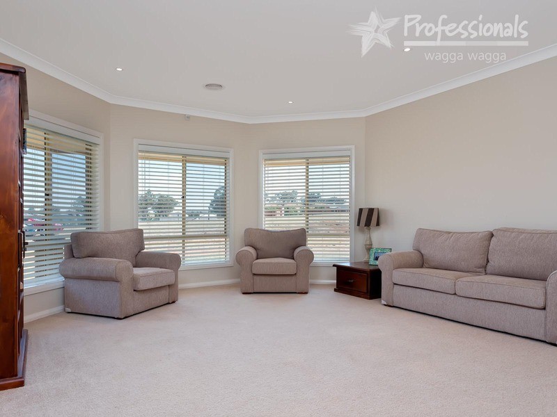 6 Kalmia Place, Springvale NSW 2650