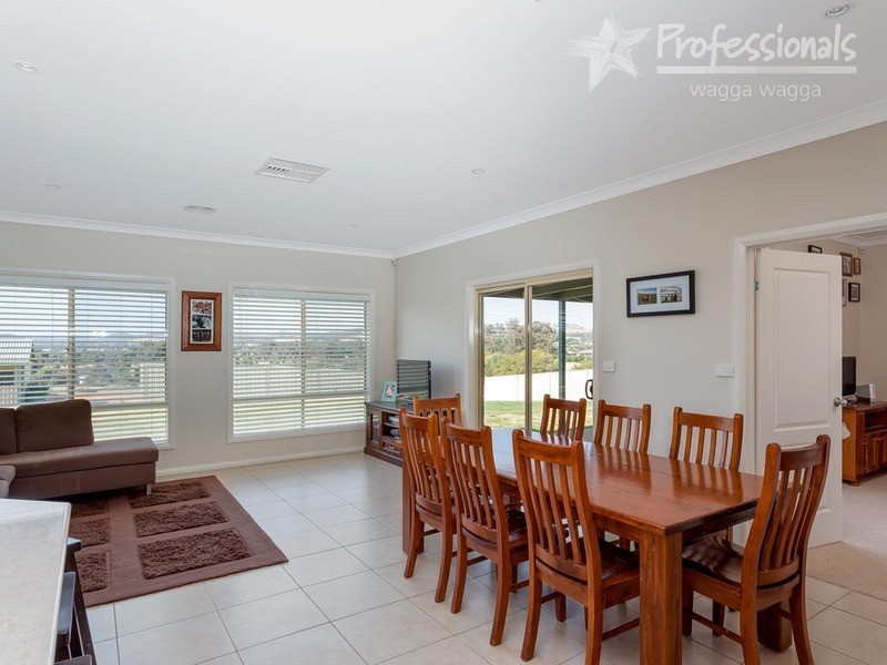 6 Kalmia Place, Springvale NSW 2650