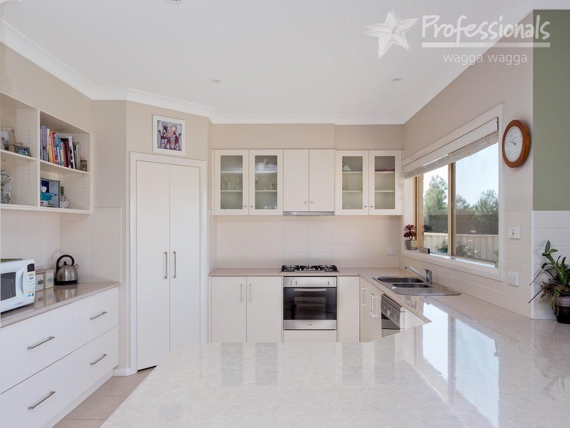 6 Kalmia Place, Springvale NSW 2650