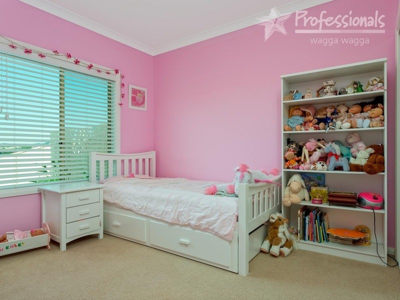 6 Kalmia Place, Springvale NSW 2650