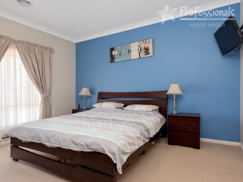 6 Kalmia Place, Springvale NSW 2650