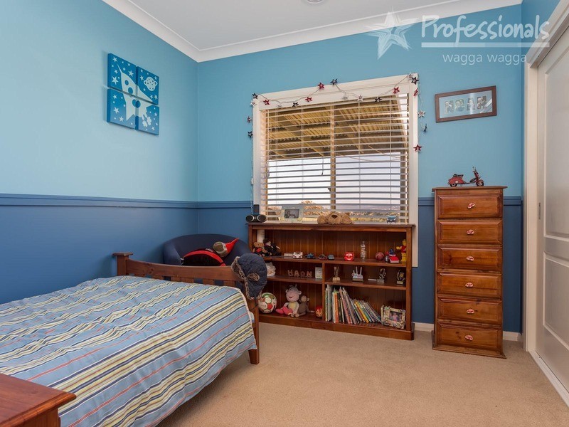 6 Kalmia Place, Springvale NSW 2650