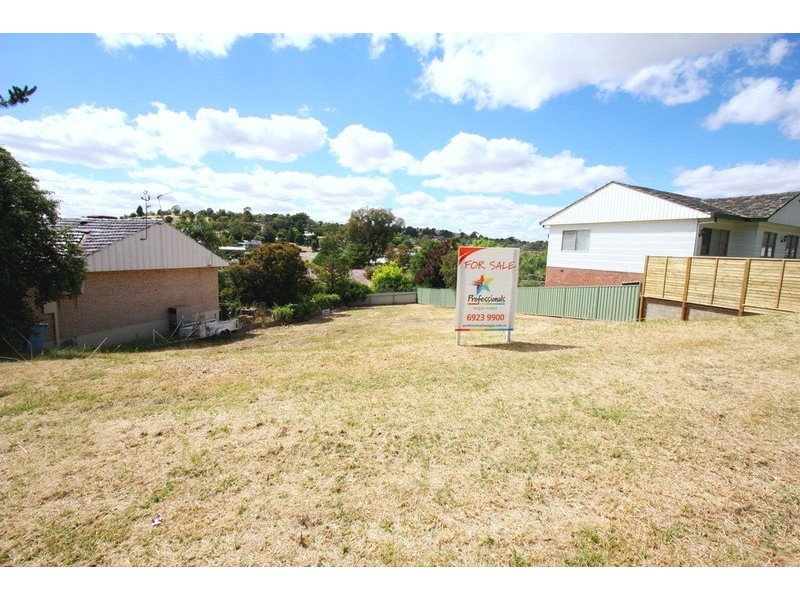 7 Warrawong  Street, Kooringal NSW 2650