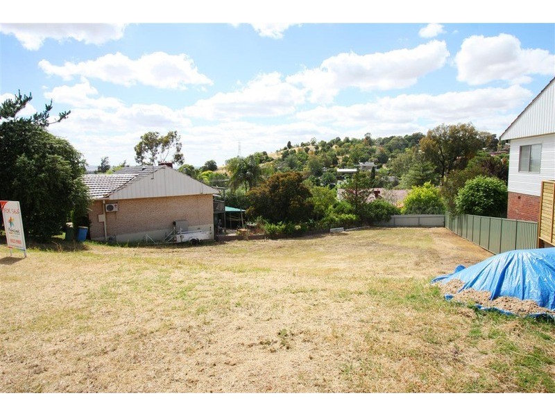 7 Warrawong  Street, Kooringal NSW 2650