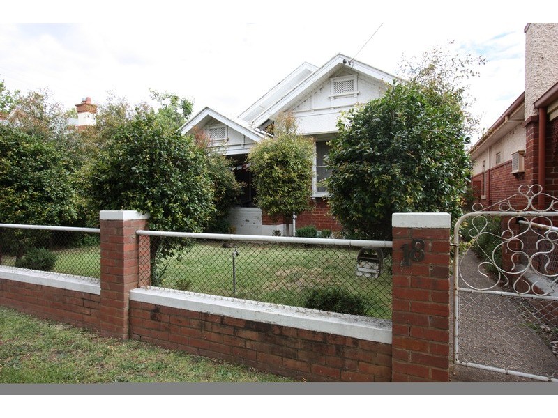 18 The Esplanade, Wagga Wagga NSW 2650