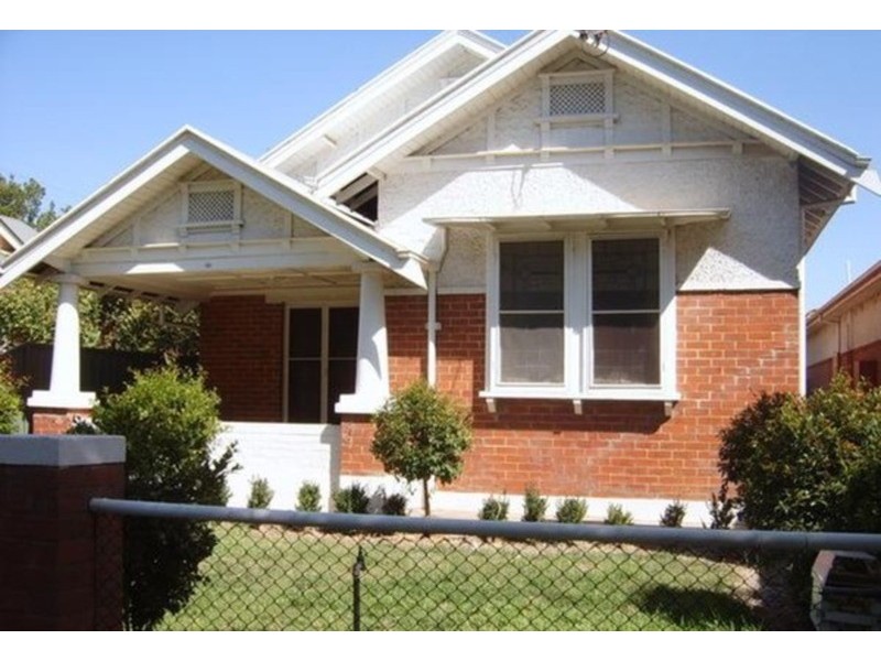 18 The Esplanade, Wagga Wagga NSW 2650