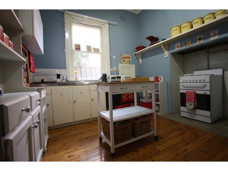 18 The Esplanade, Wagga Wagga NSW 2650