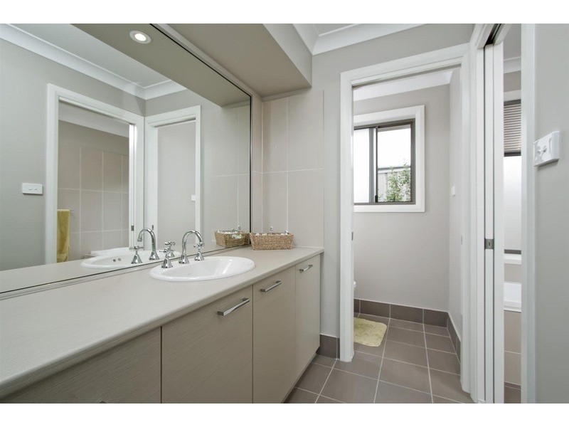 7 Warambee Street, Glenfield Park NSW 2650