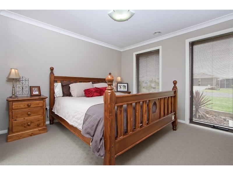 7 Warambee Street, Glenfield Park NSW 2650