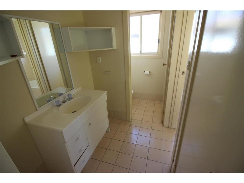 48 Dalman Parkway, Glenfield Park NSW 2650