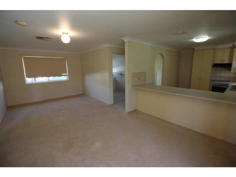 48 Dalman Parkway, Glenfield Park NSW 2650