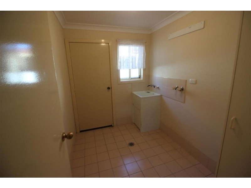 48 Dalman Parkway, Glenfield Park NSW 2650