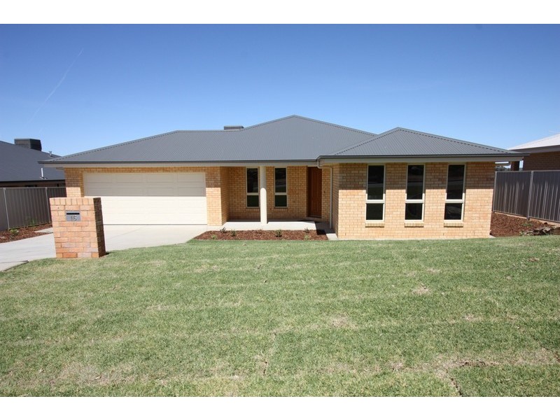 16 Samson Avenue, Wagga Wagga NSW 2650