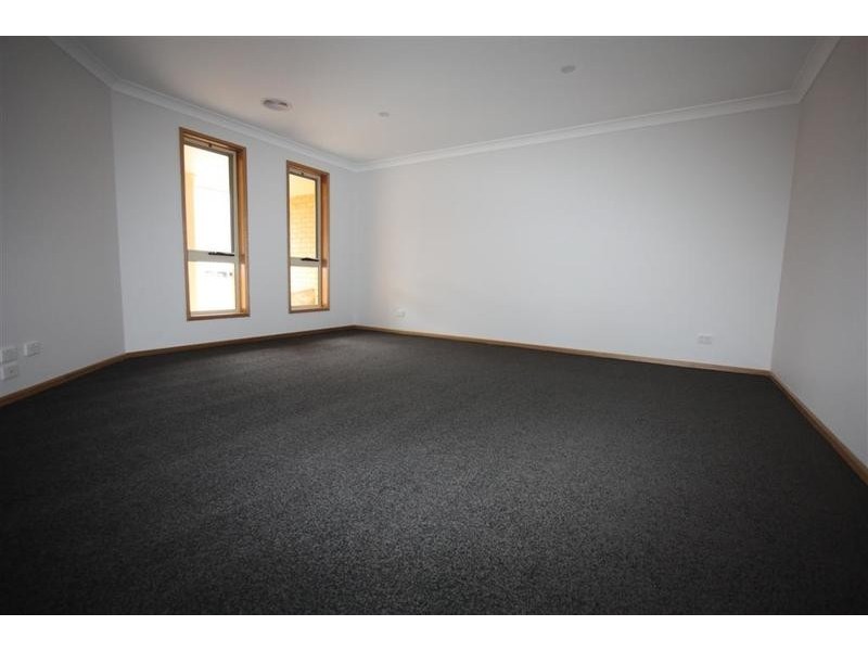 16 Samson Avenue, Wagga Wagga NSW 2650