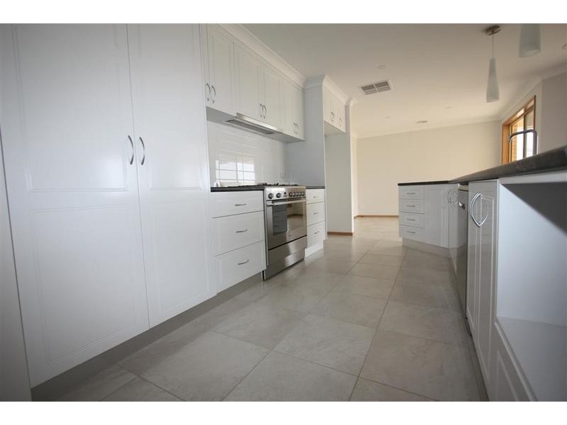 16 Samson Avenue, Wagga Wagga NSW 2650