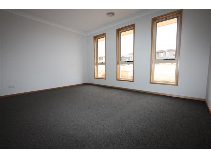 16 Samson Avenue, Wagga Wagga NSW 2650