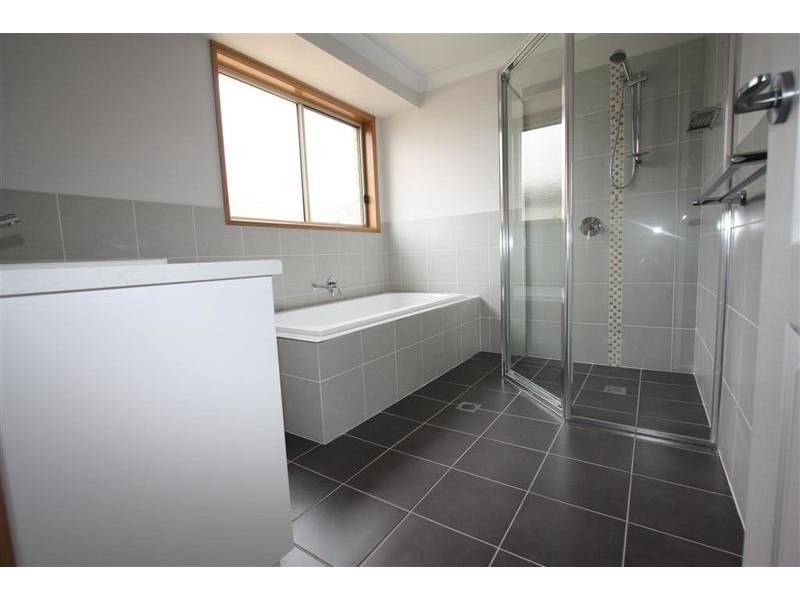 16 Samson Avenue, Wagga Wagga NSW 2650