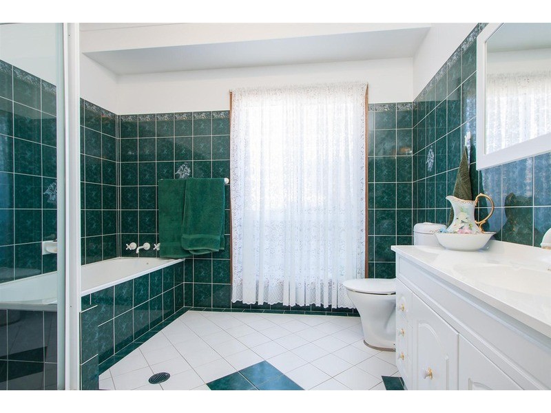 8 Tamar  Drive, Tatton NSW 2650