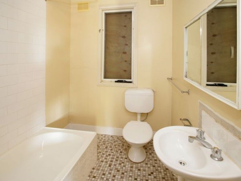 21 Dennis Crescent, Wagga Wagga NSW 2650