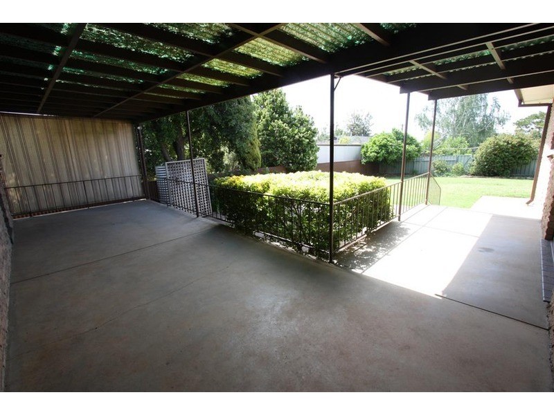 87 Leavenworth Drive, Wagga Wagga NSW 2650