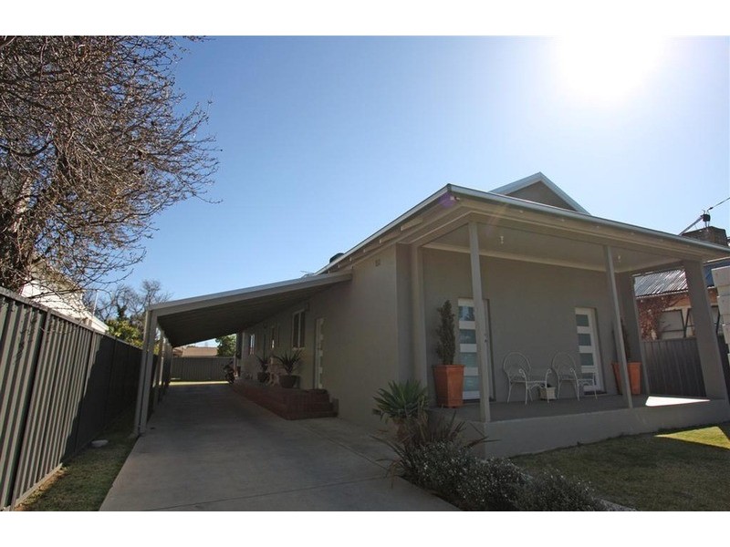 32 Broad Street, Wagga Wagga NSW 2650