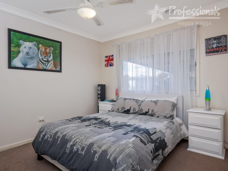 10 Clowes Place, Ashmont NSW 2650