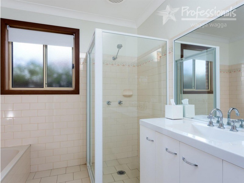 11 Wilgoma Street, Bourkelands NSW 2650