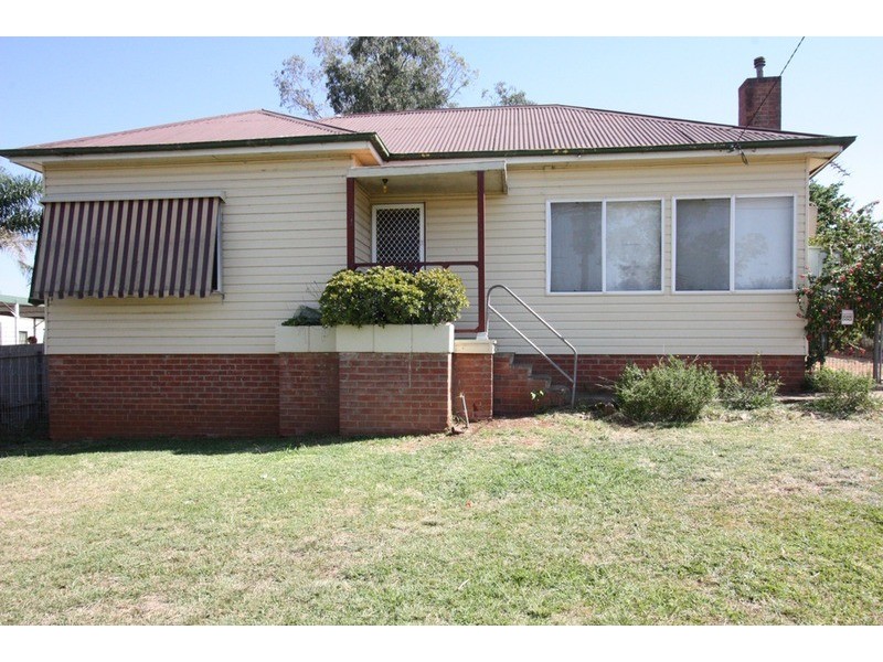 154 Macleay Street, Wagga Wagga NSW 2650