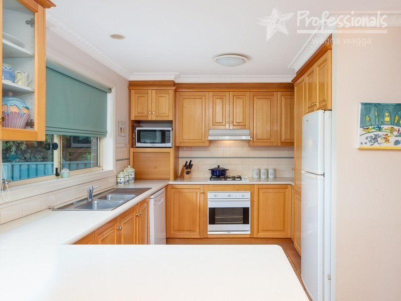 8 Bokara Place, Glenfield Park NSW 2650