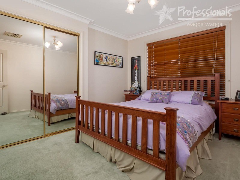 8 Bokara Place, Glenfield Park NSW 2650