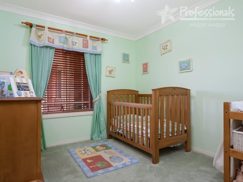 8 Bokara Place, Glenfield Park NSW 2650