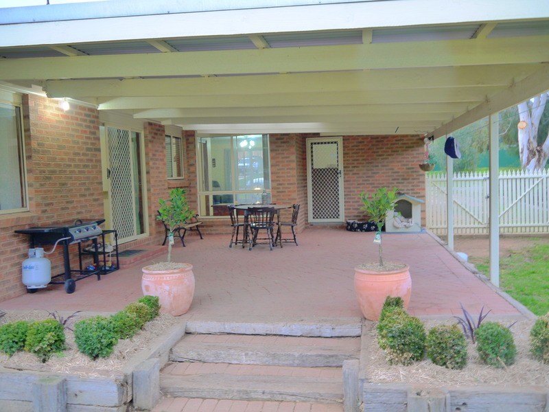 60 Pugsley Avenue, Estella NSW 2650