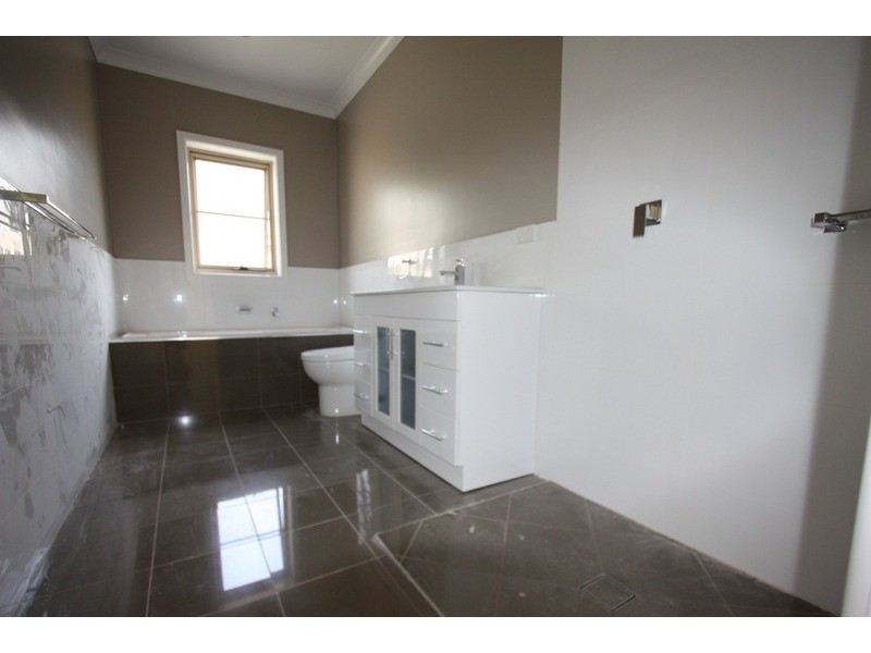 7 Docker Street, Wagga Wagga NSW 2650