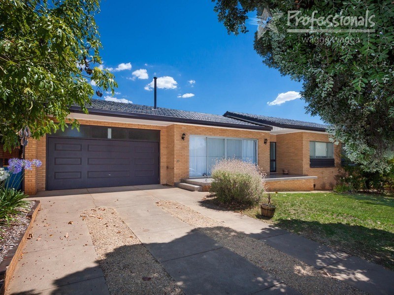 10 Coogan Street, Mount Austin NSW 2650