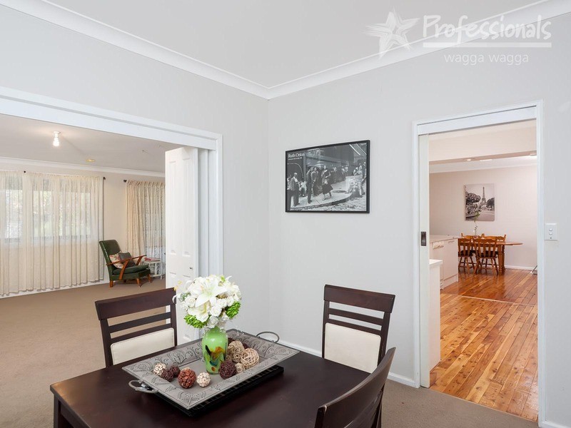 10 Coogan Street, Mount Austin NSW 2650