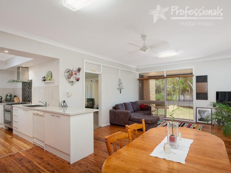 10 Coogan Street, Mount Austin NSW 2650