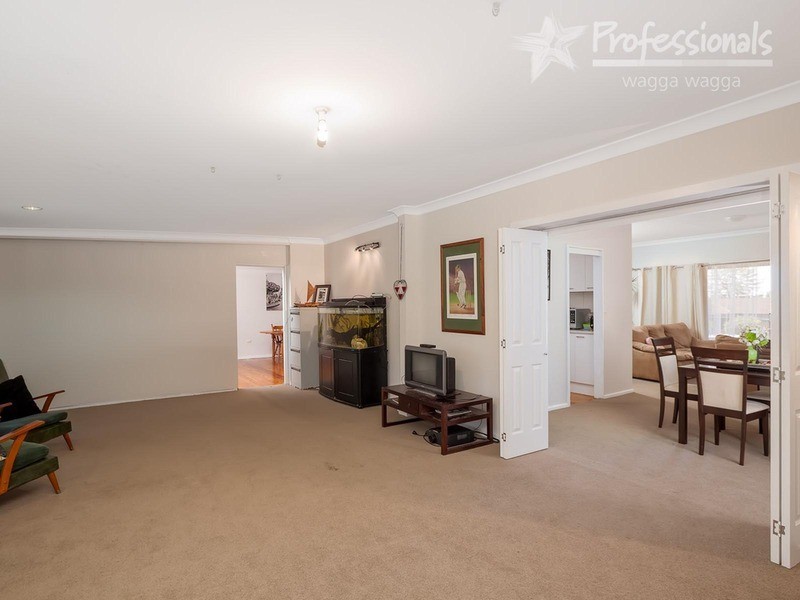10 Coogan Street, Mount Austin NSW 2650