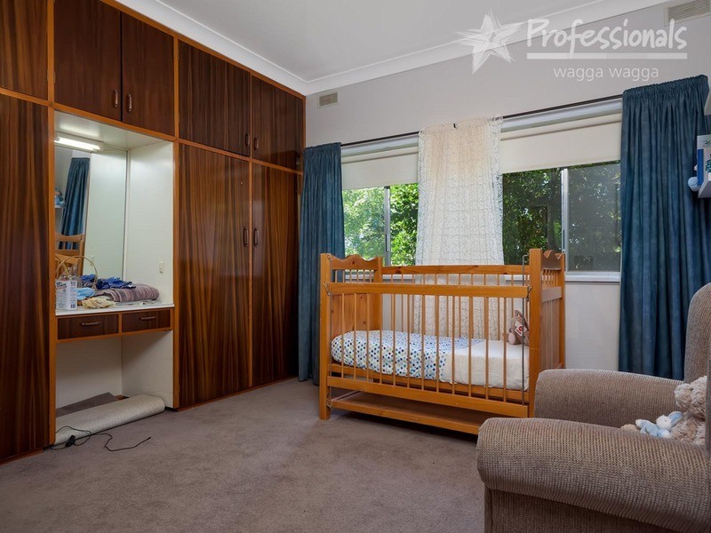 10 Coogan Street, Mount Austin NSW 2650