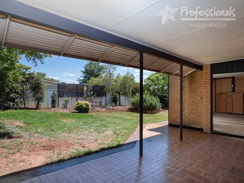 10 Coogan Street, Mount Austin NSW 2650