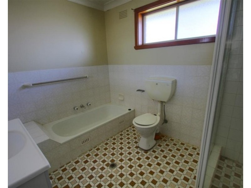 30 Geneva Crescent, Wagga Wagga NSW 2650