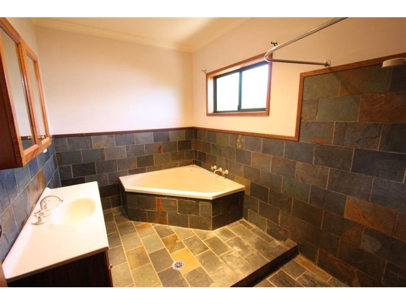 28 Lakehaven Drive, Wagga Wagga NSW 2650