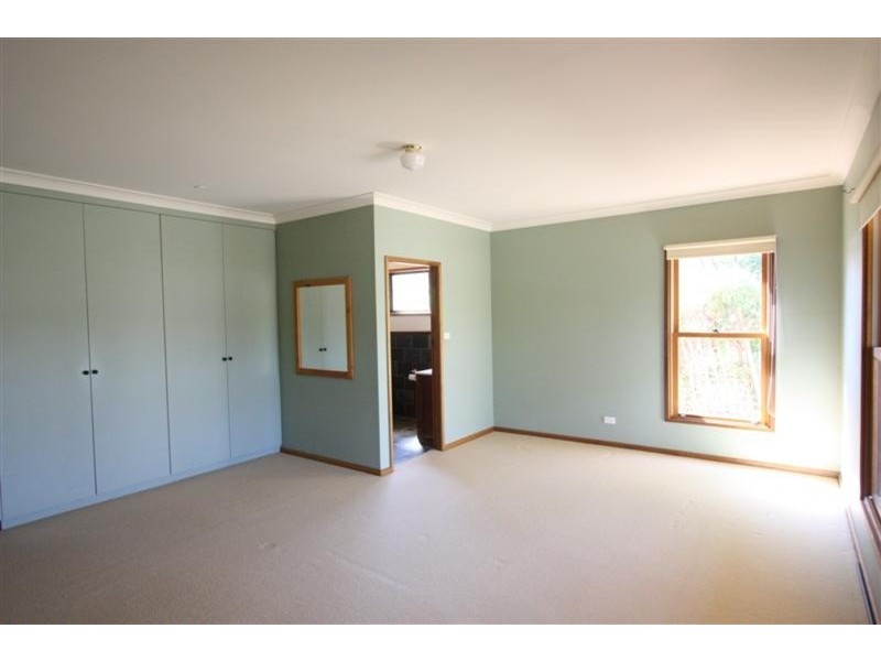 28 Lakehaven Drive, Wagga Wagga NSW 2650