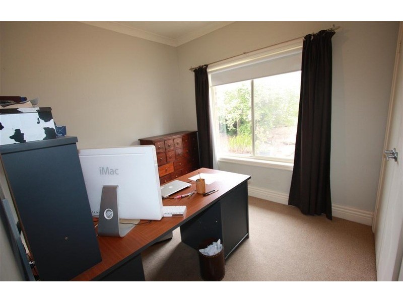 18 Stellway Close, Wagga Wagga NSW 2650