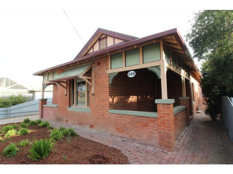 229 Kincaid Street, Wagga Wagga NSW 2650